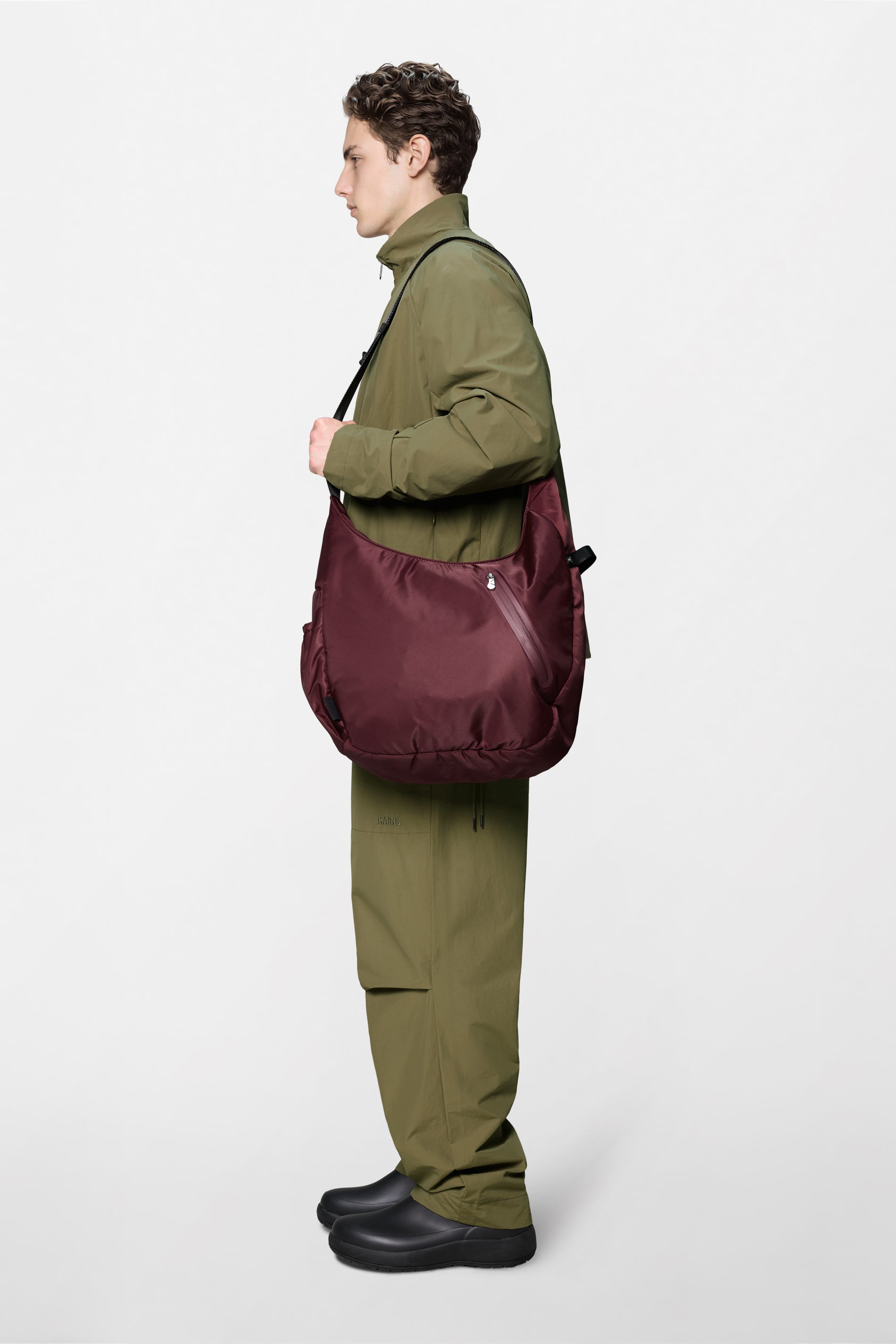 RAINS Delphi Shoulder Bag Large Sip 28L H45 x D14 x W32 cm Shoulder Bag